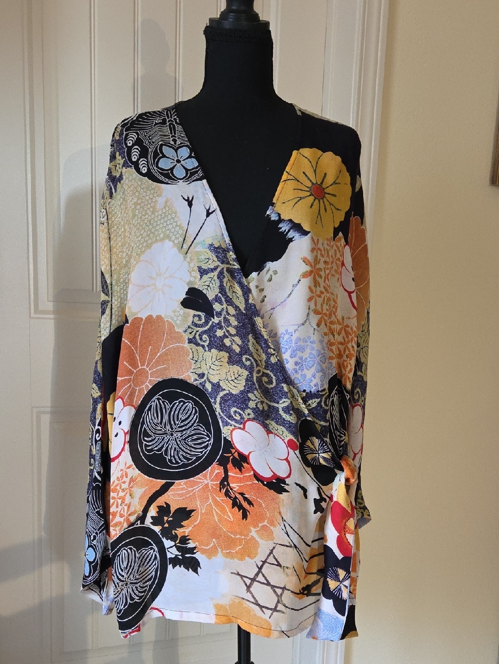 Chico's Japanese Print 100% Silk Wrap Top, Kimono, Floral, Size 3 (US 16/XL)